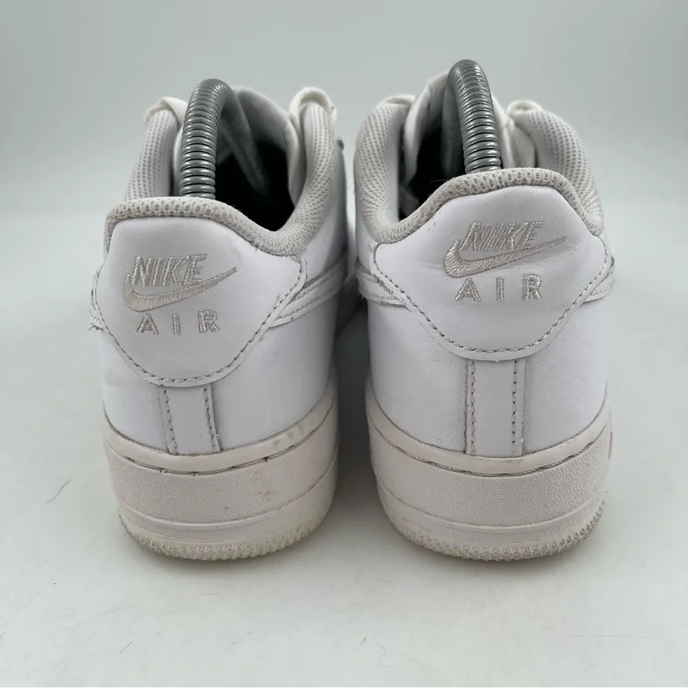 👞 Nike Big Kid’s Air Force 1 LE GS Triple White Sneakers Shoes - Size 7 Youth